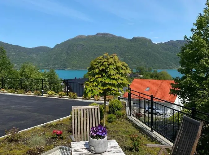 Havn I Etne With Fjordview